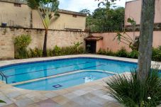 Casa en São Sebastião - Casa com piscina e churrasq na Praia de Camburí