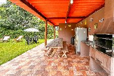 Casa en Ibiúna - Chácara com piscina, churrasq e Wi-Fi em Ibiúna/SP