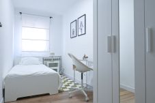 Apartamento en Madrid - Linda Vivienda de tres dormitorios en Vallecas PEI444B