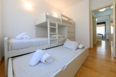 Apartamento en Madrid - Moderno Apartamento Familiar con Terraza y Piscina en Madrid SOD1 