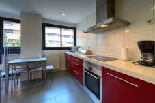 Apartamento en Madrid - Moderno Apartamento Familiar con Terraza y Piscina en Madrid SOD1 