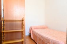 Apartamento en Madrid - Acogedor habitación con cama individual cerca al metro Tribunal M (DP13-1º)