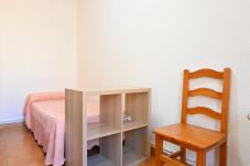 Apartamento en Madrid - Acogedor habitación con cama individual cerca al metro Tribunal M (DP13-1º)