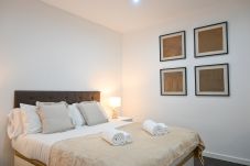 Apartamento en Madrid -  Amplio Apartamento con Balcón en Calle Santa Engracia, Chamberí  